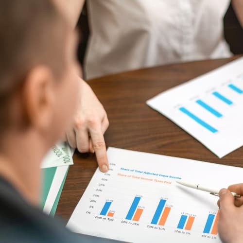 woman-executing-ecommerce-strategies-for-seo